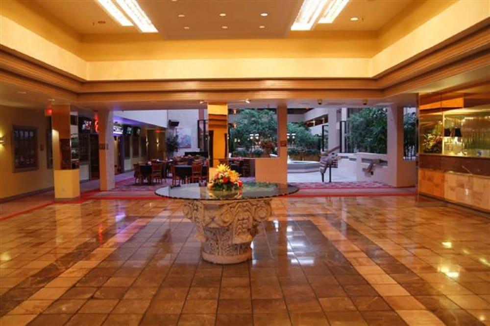 Ramada by Wyndham Viscount Suites Tucson East - Lobby