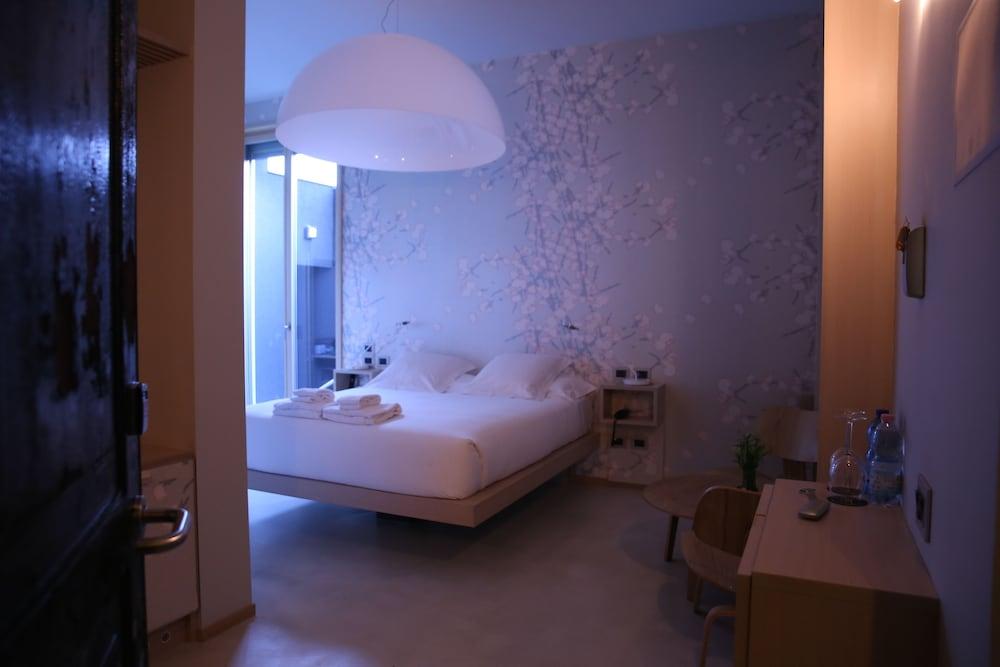 NU Hotel - Room