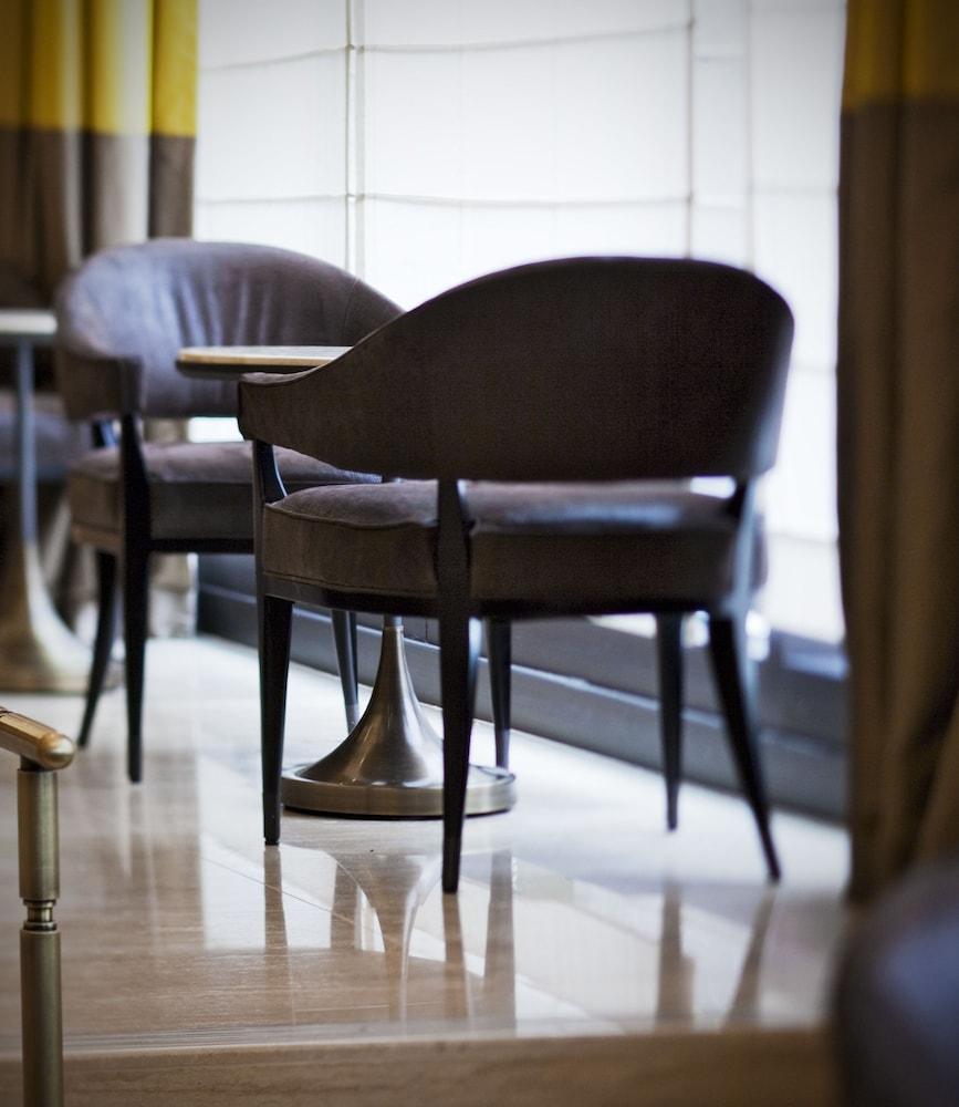 Hotel Omni Mont-Royal - Lobby Sitting Area