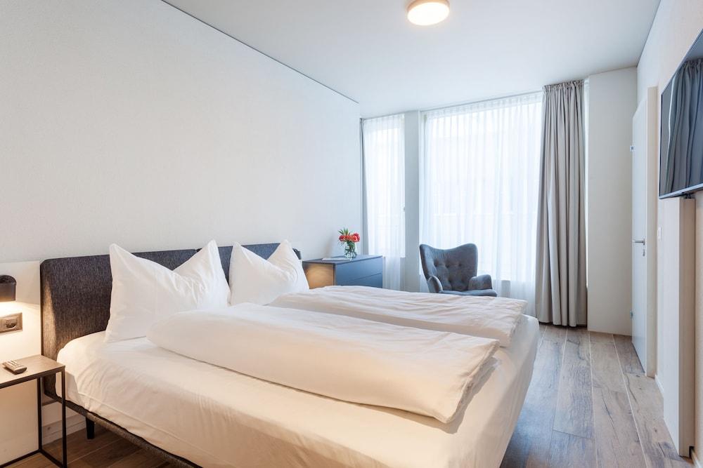 Centurion Swiss Quality Towerhotel - Room