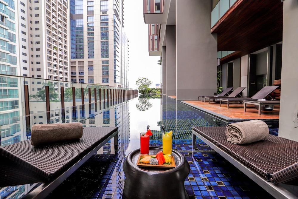 Hansar Bangkok Hotel - Outdoor Pool