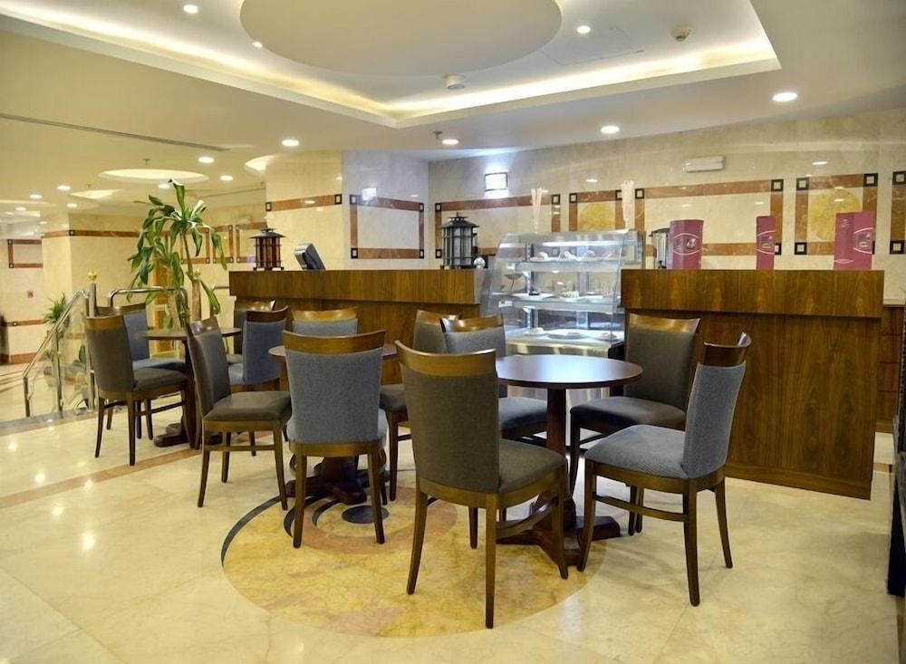 Nozol Royal Inn Hotel - Lobby Sitting Area