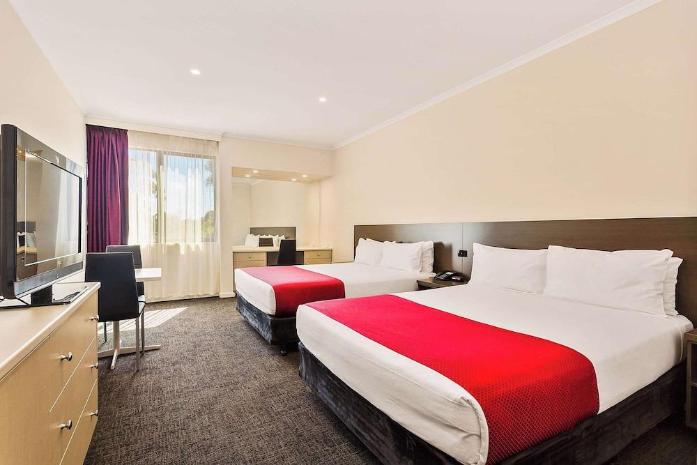 Quality Hotel Manor - Room