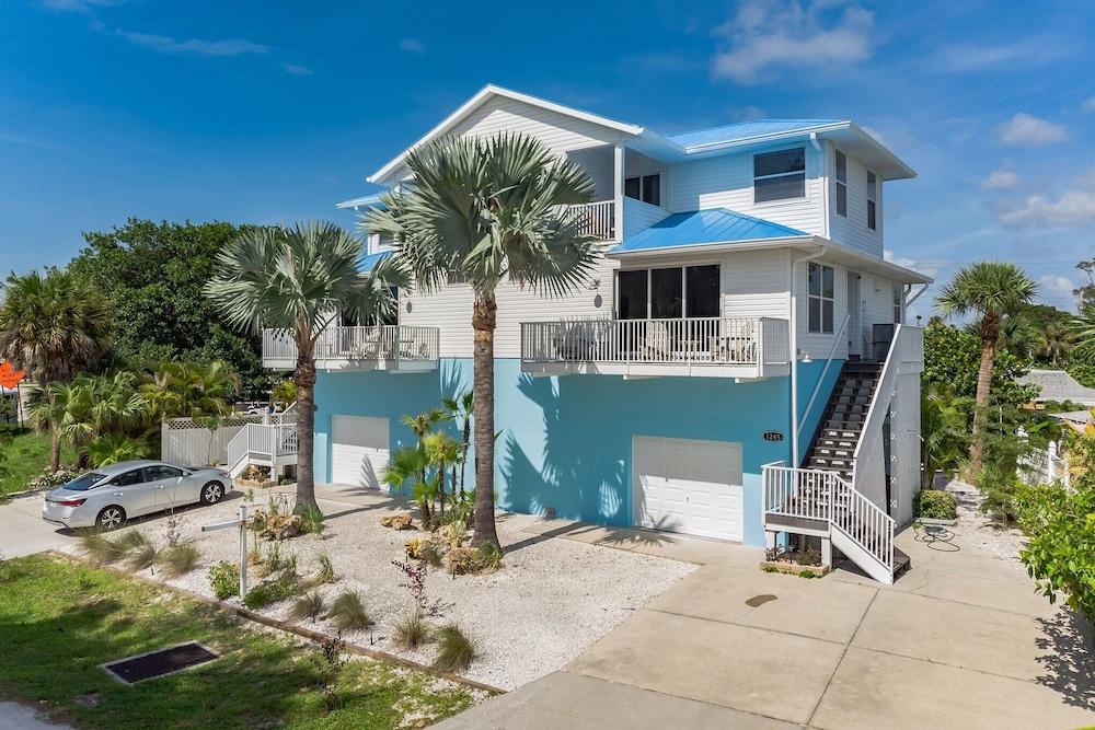 Sunset Views + Steps From The Beach 2 Bedroom Duplex by RedAwning - Exterior