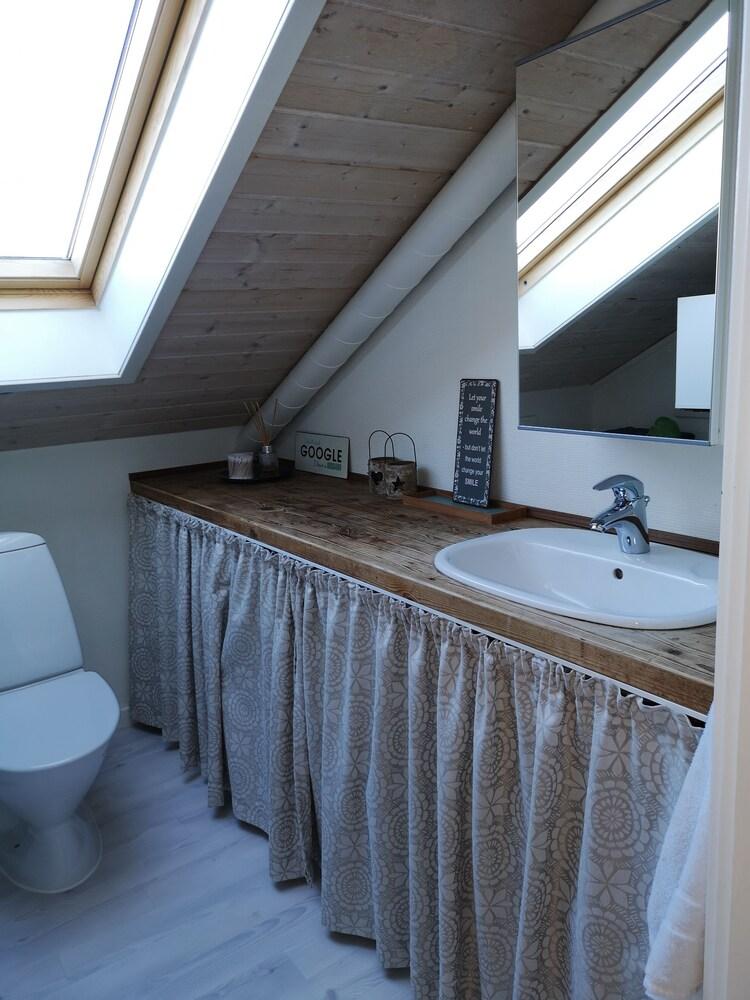 Rose Cottage 15m2 Tórshavn with Parking - Bathroom