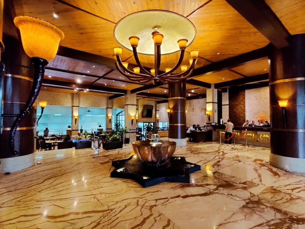 Fariyas Resort Lonavala - Lobby