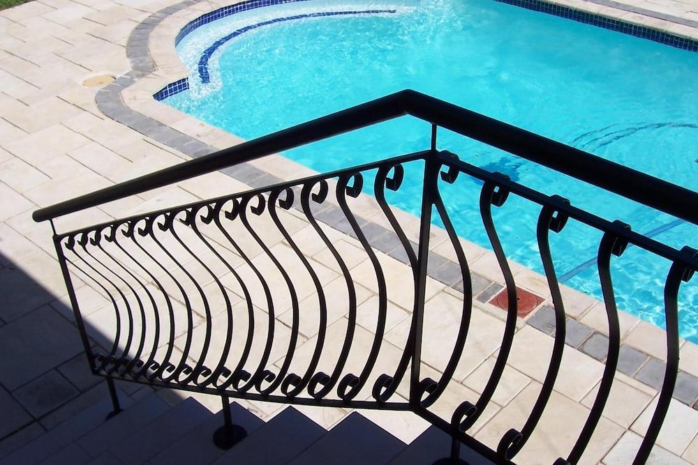 Sanchia Luxury Guesthouse - Pool