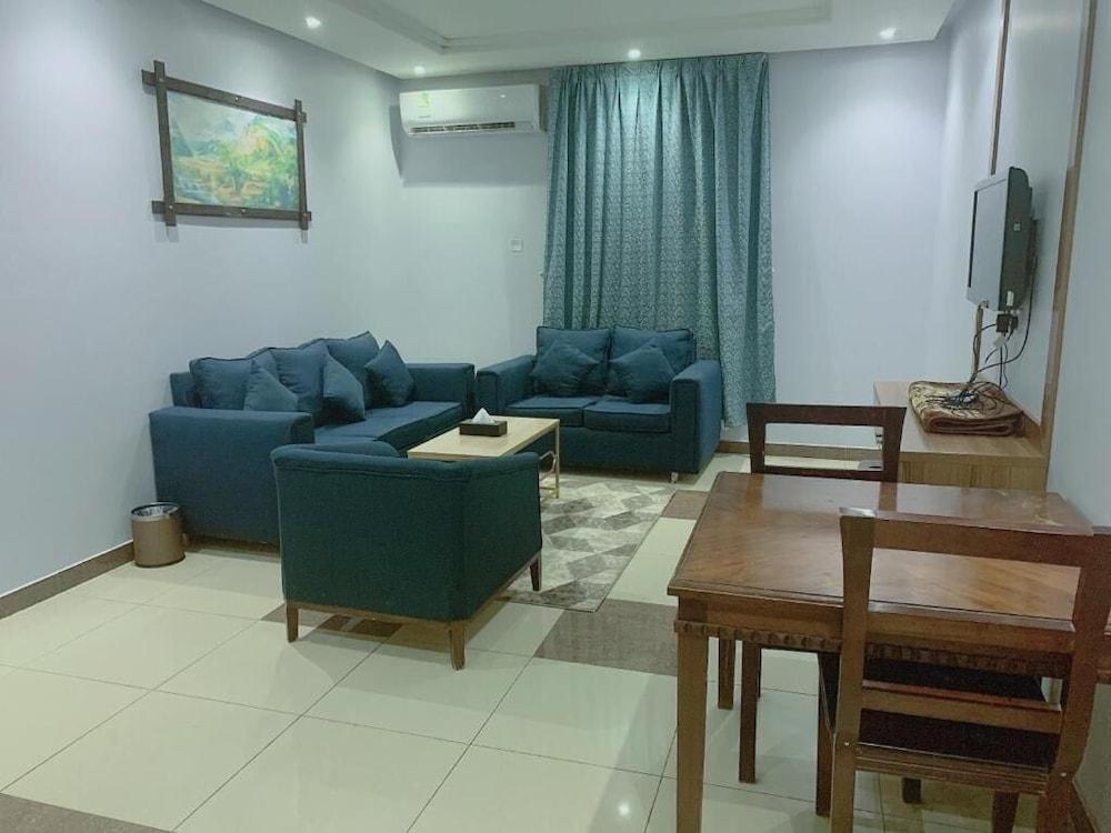 Al Muteb Suites Al Yasmeen - Living Area