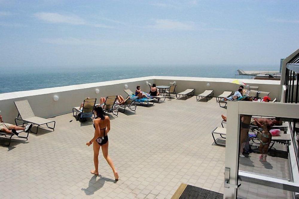 Boardwalk Resorts - Flagship - Sundeck