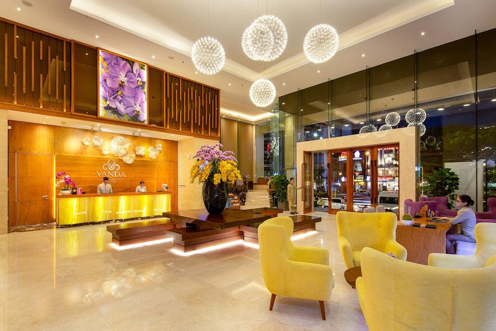 Vanda Hotel - Lobby Sitting Area