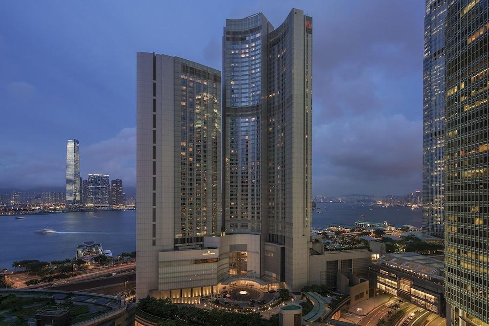 Four Seasons Hotel Hong Kong - Exterior
