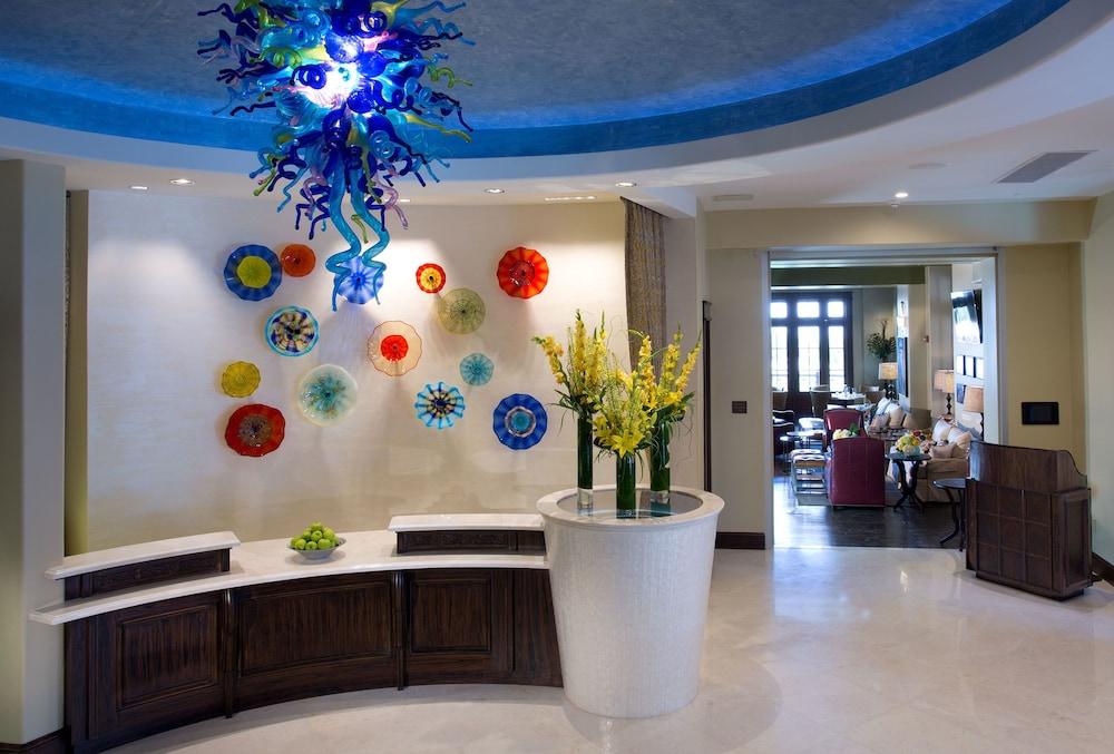 The Pearl Hotel - Lobby