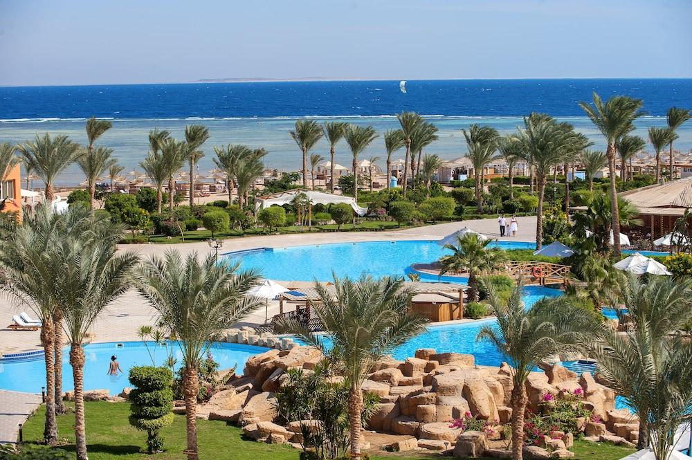 Amwaj Oyoun Resort & Casino - Outdoor Pool