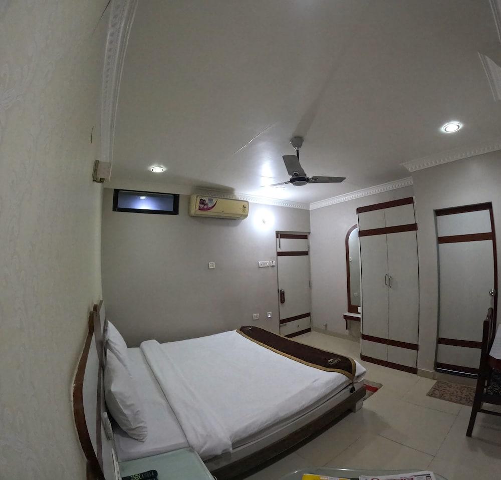 Hotel Corporate Inn - Room