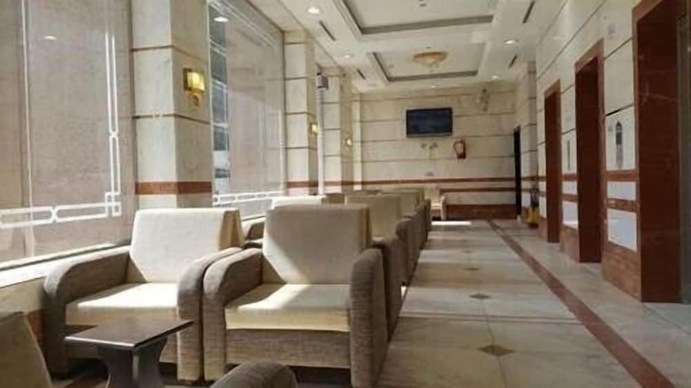 Ibrahem Al Omaier Hotel - Lobby Sitting Area