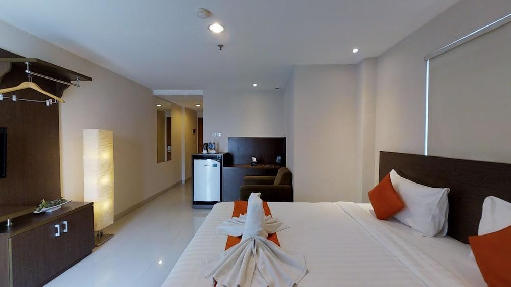 The Gloria Suites Jakarta - Room