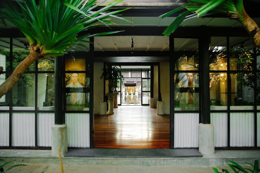 فيلا ماهابيروم - Interior Entrance
