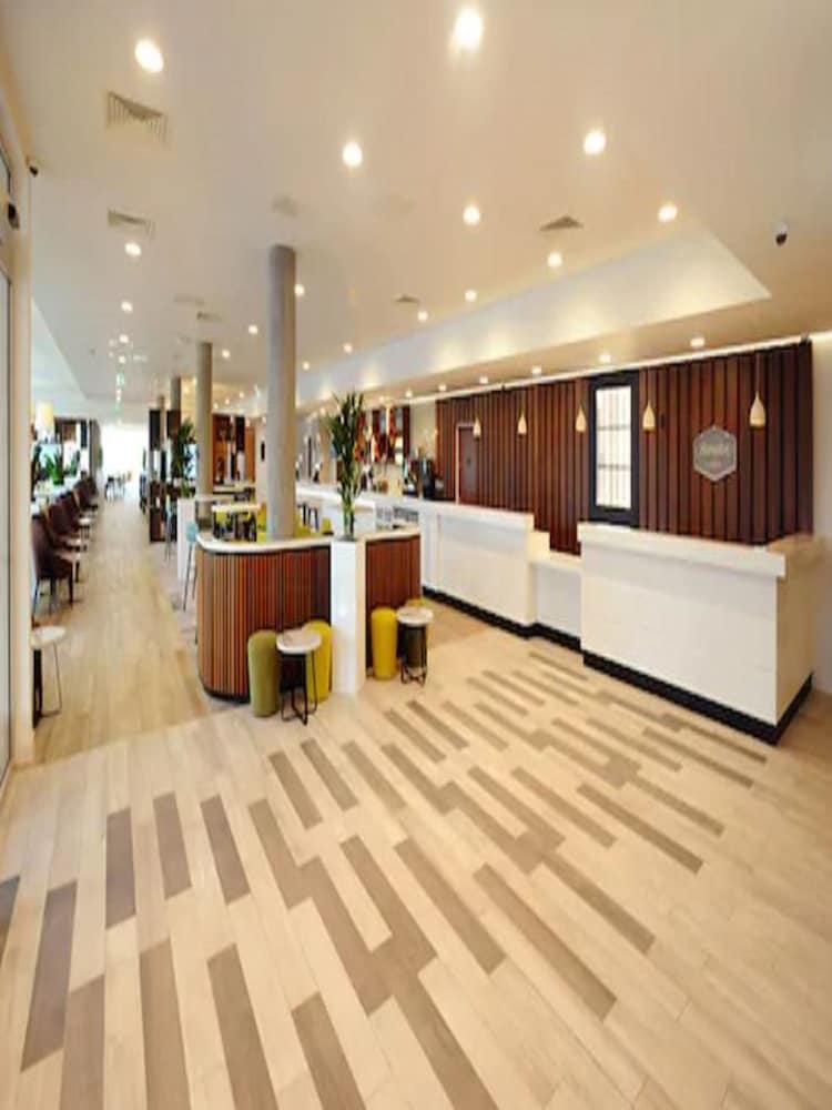 Hampton by Hilton London Stansted Airport - Lobby