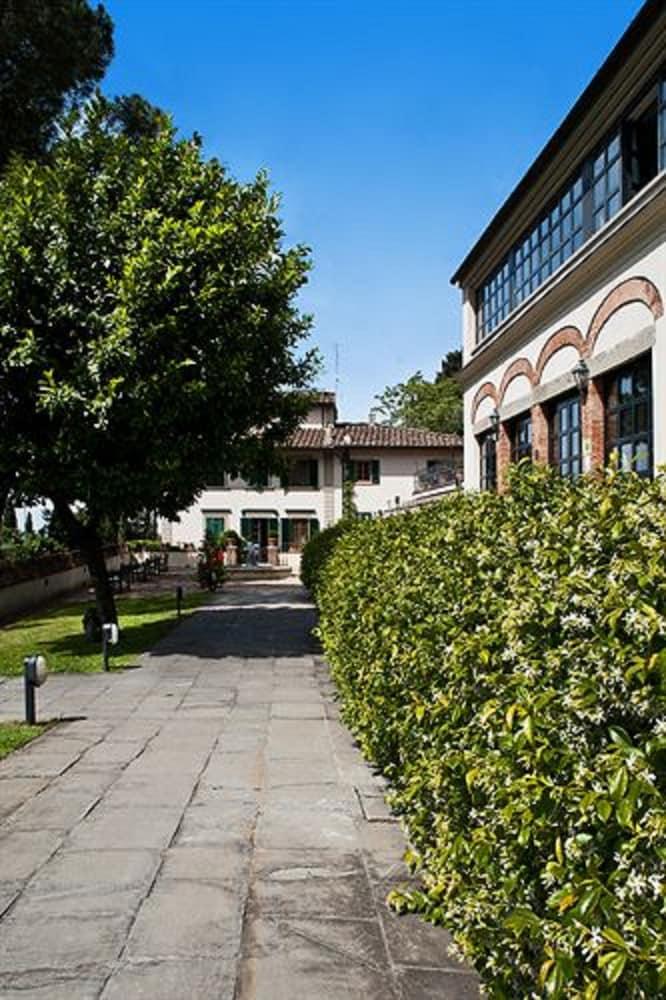 FH55 Hotel Villa Fiesole - Property Grounds