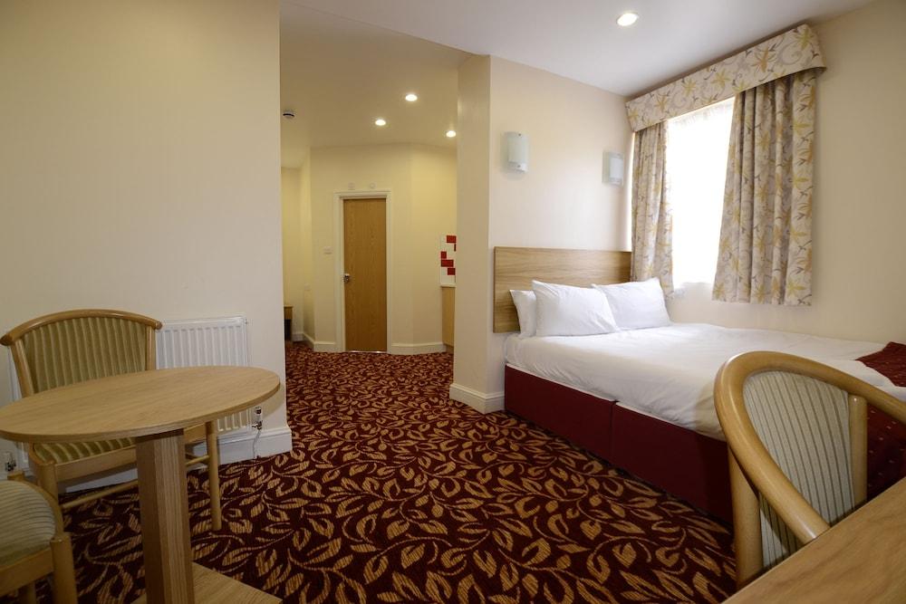Best Western London Ilford Hotel - Room