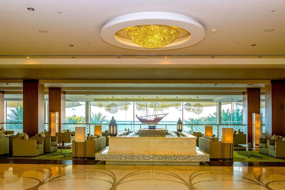 Radisson Blu Hotel & Resort, Sohar - Lobby Sitting Area