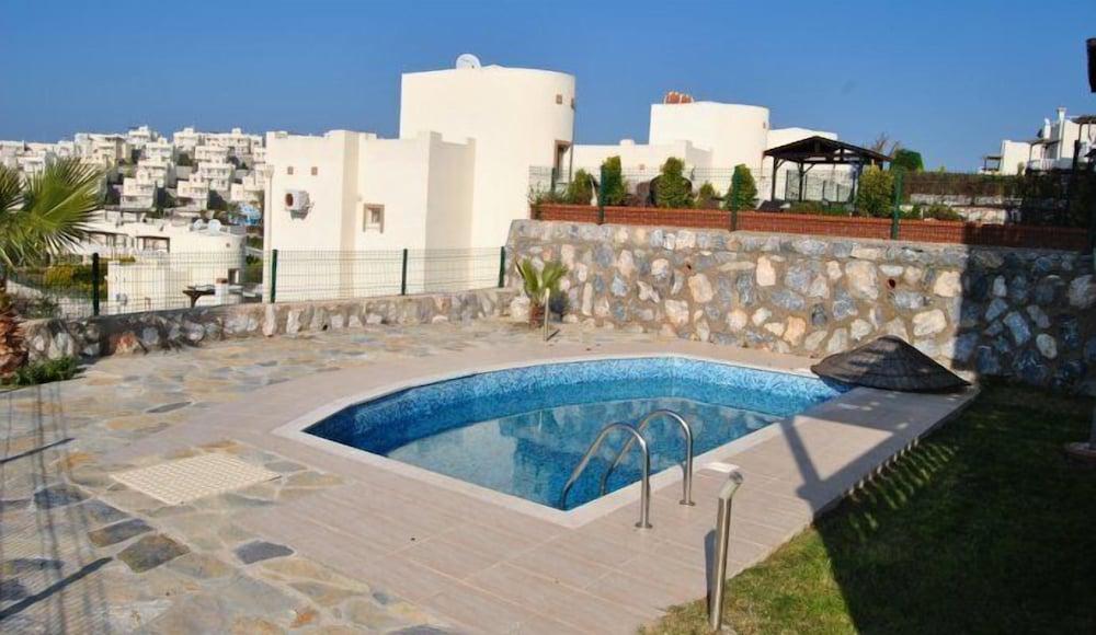Turquoise Residence 4 Bedrooms Villa - Outdoor Pool
