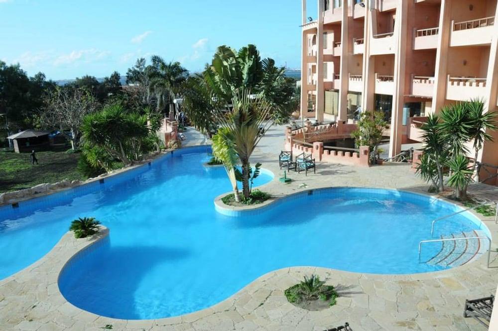 Africana Hotel & Spa - Outdoor Pool