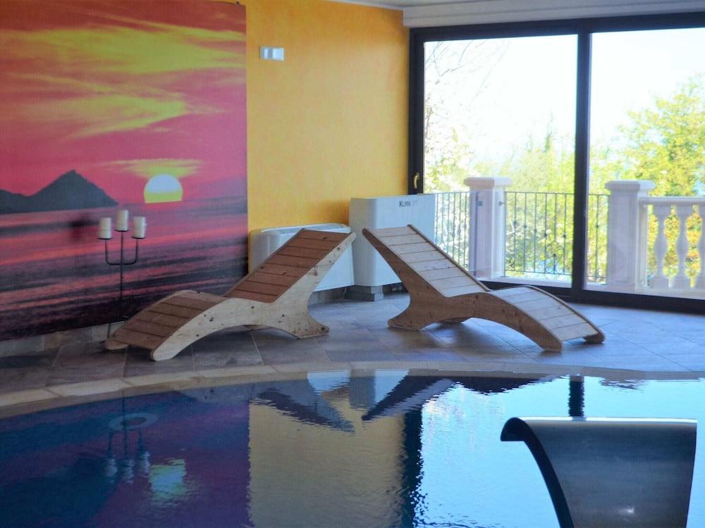Divine Holiday Home in Giosa Marea with Sauna & Hot Tub - Waterslide