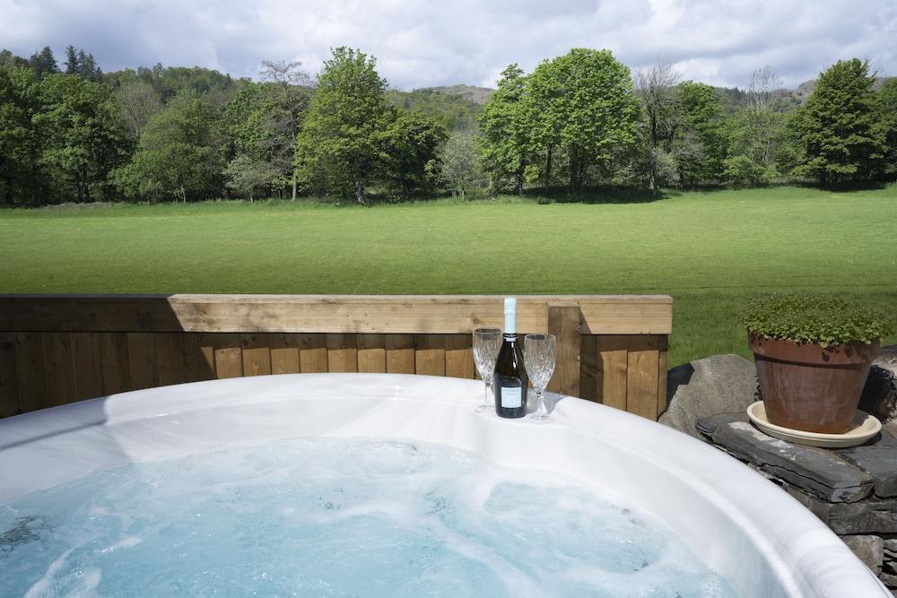 Brantholme Guest House - Private Spa Tub