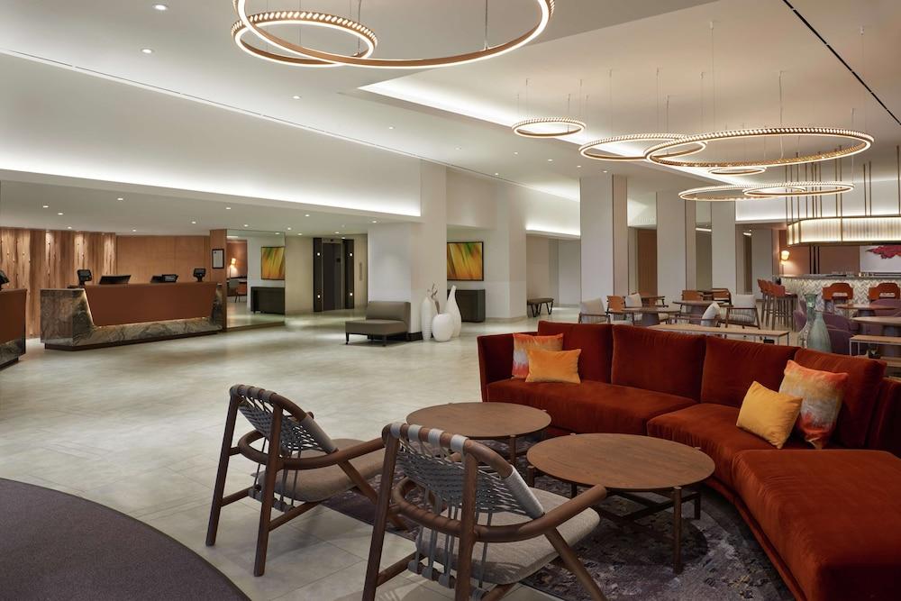Hilton Toronto Airport Hotel & Suites - Reception