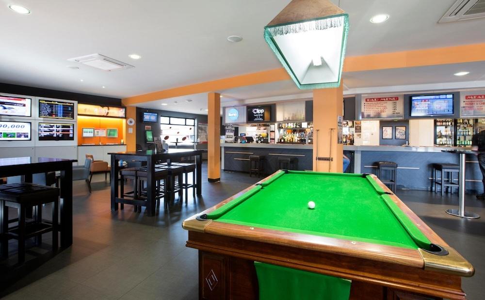 Mowbray Hotel - Game Room
