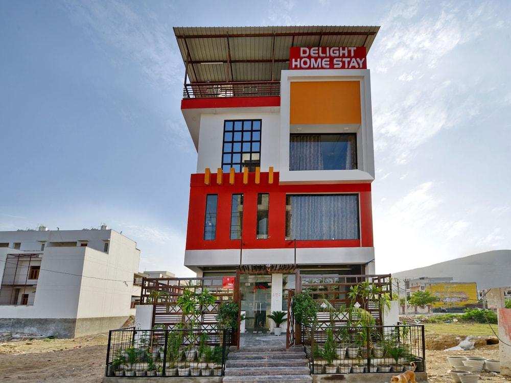 OYO 13795 Delight Home Stay - Featured Image