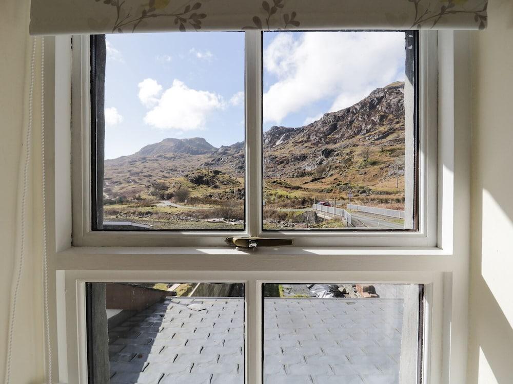 19 Cwmorthin Road - Featured Image