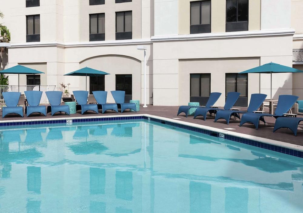 Hampton Inn & Suites by Hilton Miami-Doral/Dolphin Mall - Exterior
