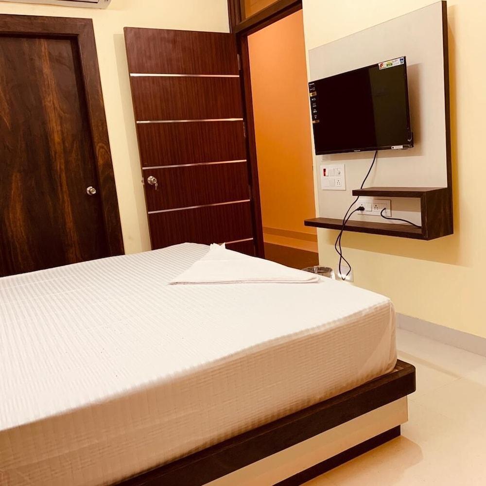 Hotel Satyadeep Inn - Room