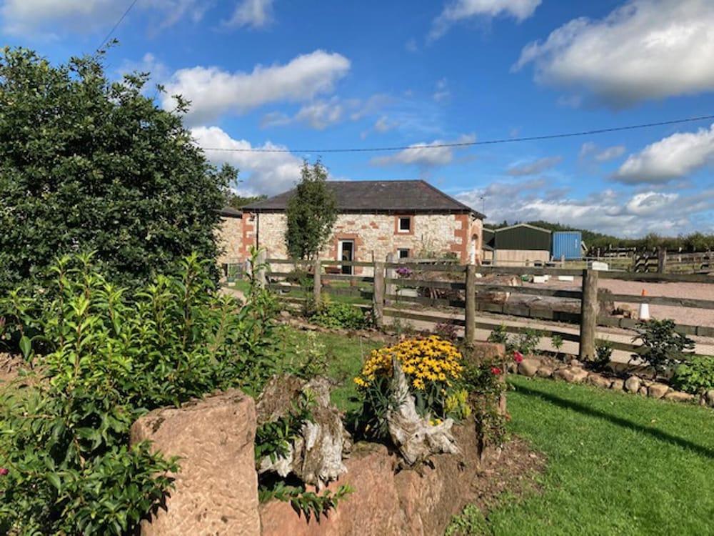 Cosy 2-bed Cottage With Garden Near Carlisle - Featured Image