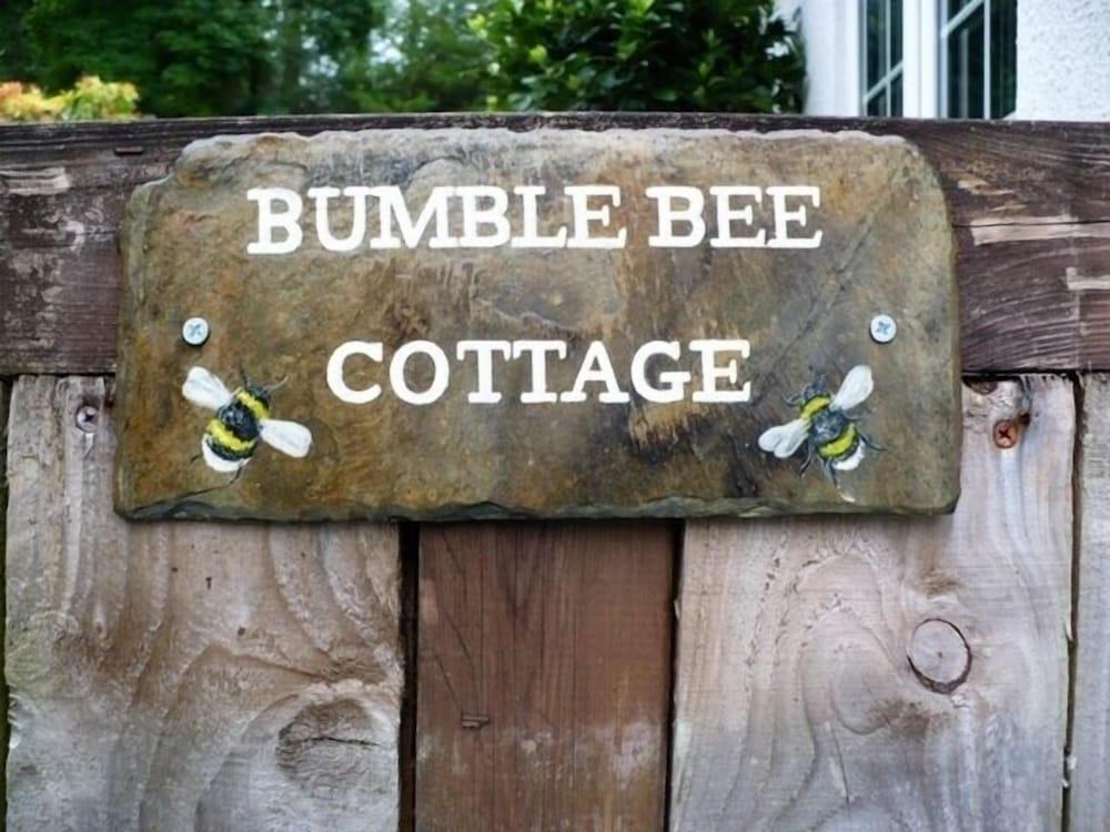 Bumble Bee Cottage - Exterior