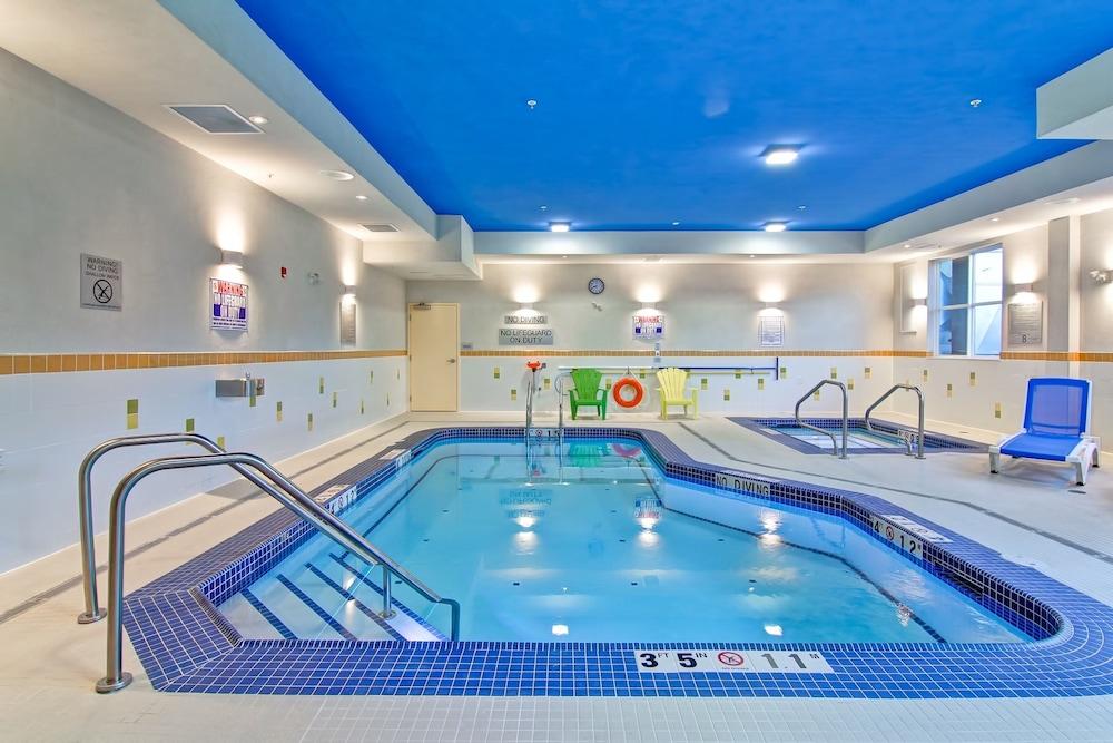Fairfield Inn and Suites by Marriott Kamloops - Indoor Pool