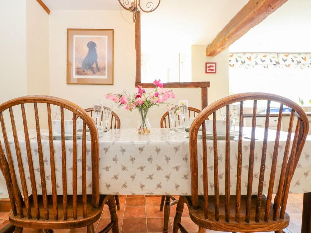 Henmarsh Cottage - Interior