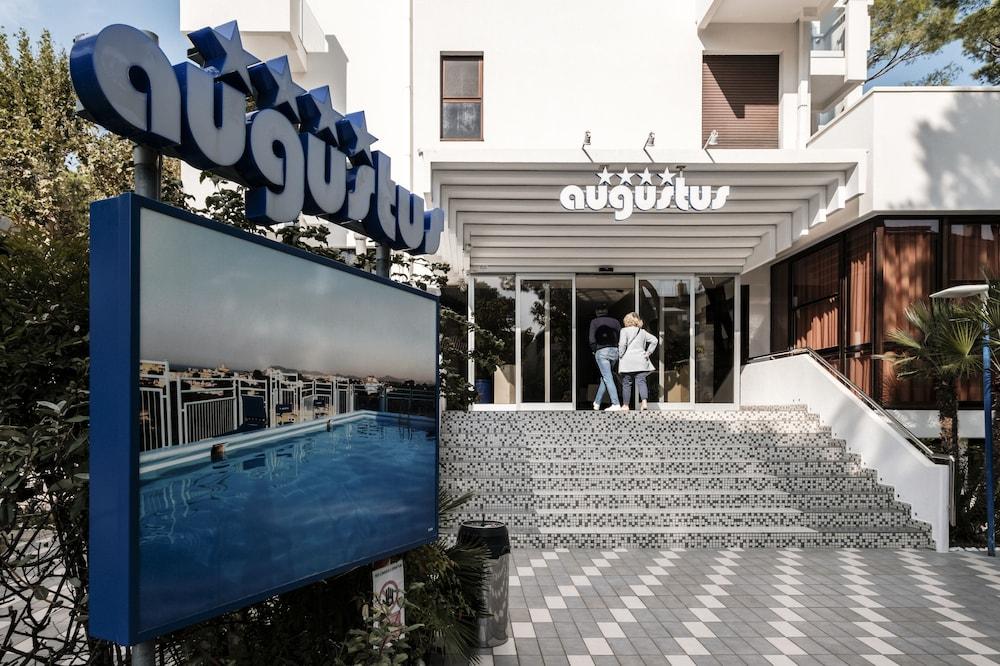 Hotel Augustus - Featured Image
