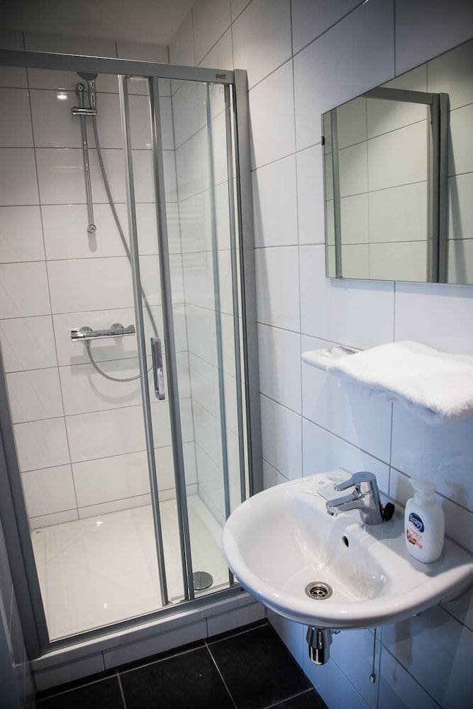 UtrechtCityApartments Huizingalaan - Bathroom