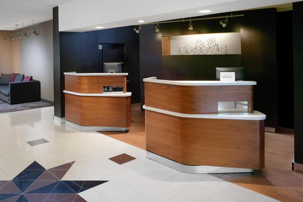 Courtyard By Marriott Dallas DFW Airport North/Irving - Check-in/Check-out Kiosk