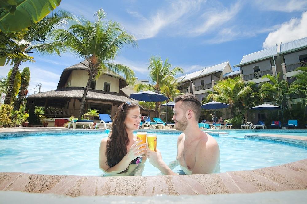Le Palmiste Resort & Spa - Outdoor Pool