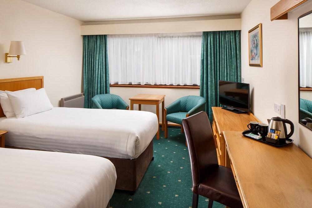Mercure Livingston Hotel - Room
