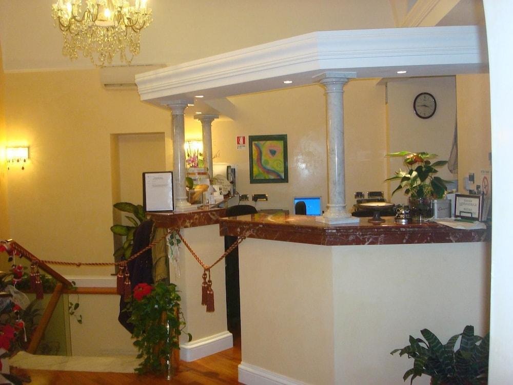 Hotel Dina - Reception
