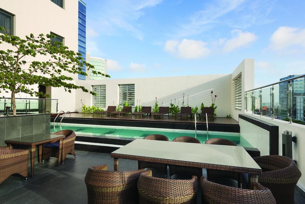 Onomo Hotel Dar es Salaam - Outdoor Pool