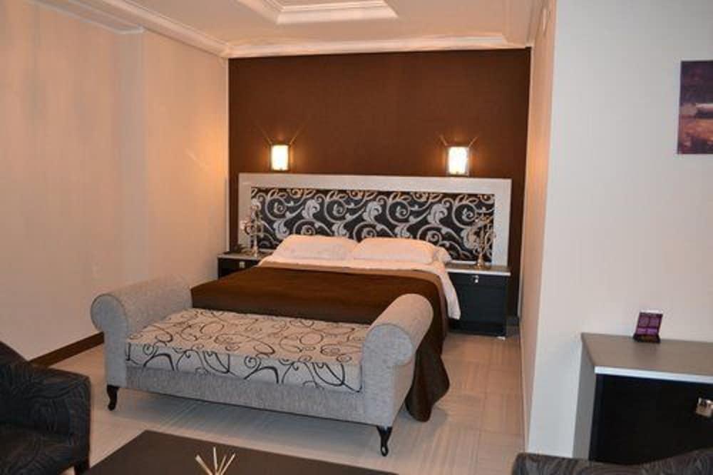 Jardy Hôtel & Suites - Room