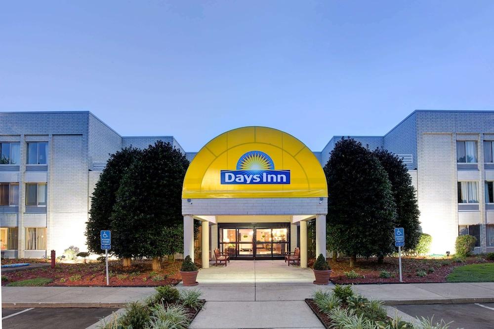 Days Inn by Wyndham Newport News City Center Oyster Point - Featured Image