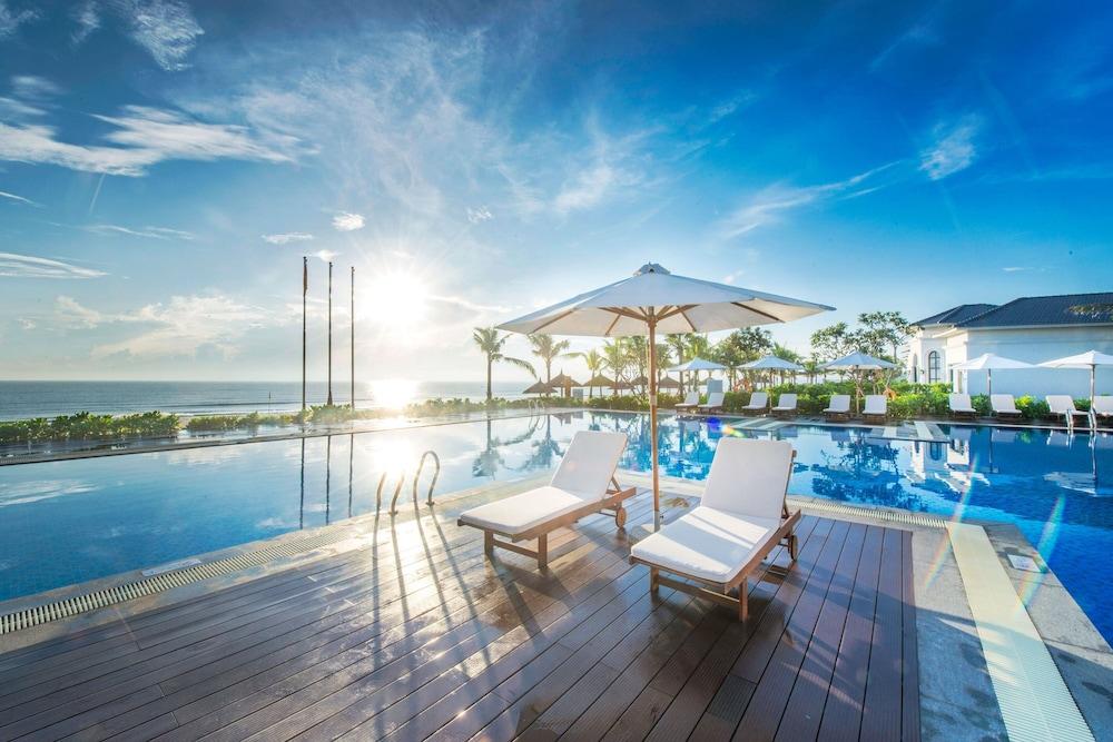 Danang Marriott Resort & Spa, Non Nuoc Beach Villas - Infinity Pool