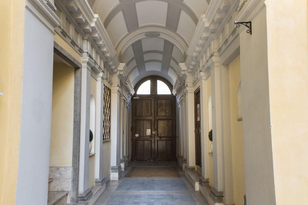 ريزيدنتسيا تيرميني - Interior Entrance